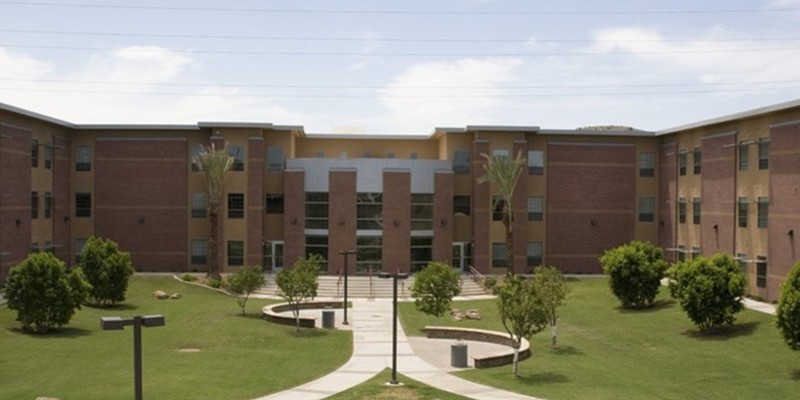 Medium university of advancing technology